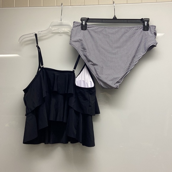 New Two Piece Tankini Swim Suit Black and White Striped Ruffle Accent XXL - Picture 4 of 6